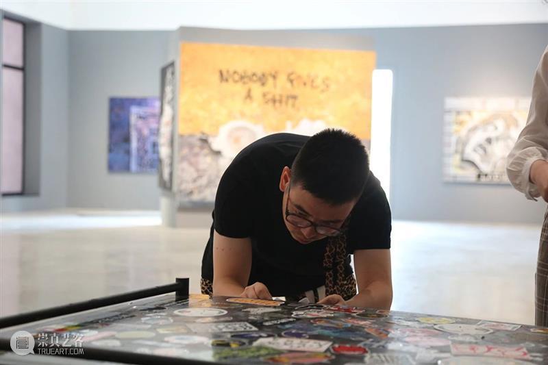 陈轩荣DOPE&DUANG展览倒计时 视频资讯 松艺术区 DUANG 陈轩 荣DOPE& 倒计时 个展 之前 驻地 性质 现场 作品 崇真艺客